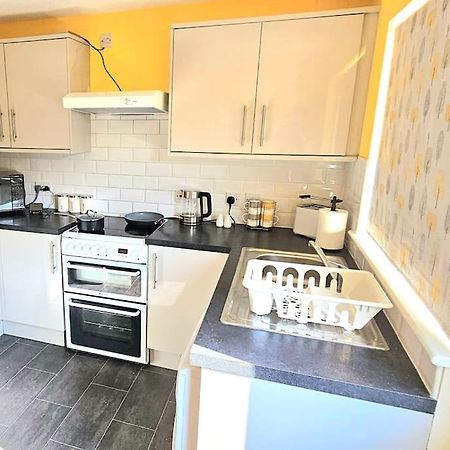 Cozy 3-Bed House Near Willen Lake With Garden Milton Keynes Eksteriør billede